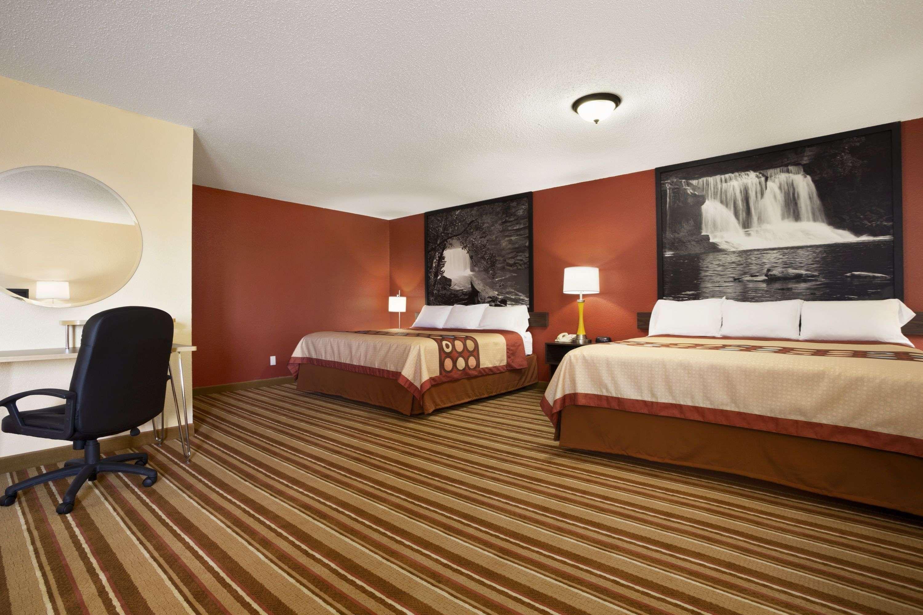 Super 8 By Wyndham Mattoon Hotel Buitenkant foto