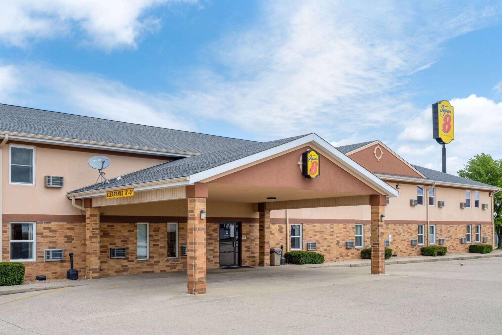 Super 8 By Wyndham Mattoon Hotel Buitenkant foto