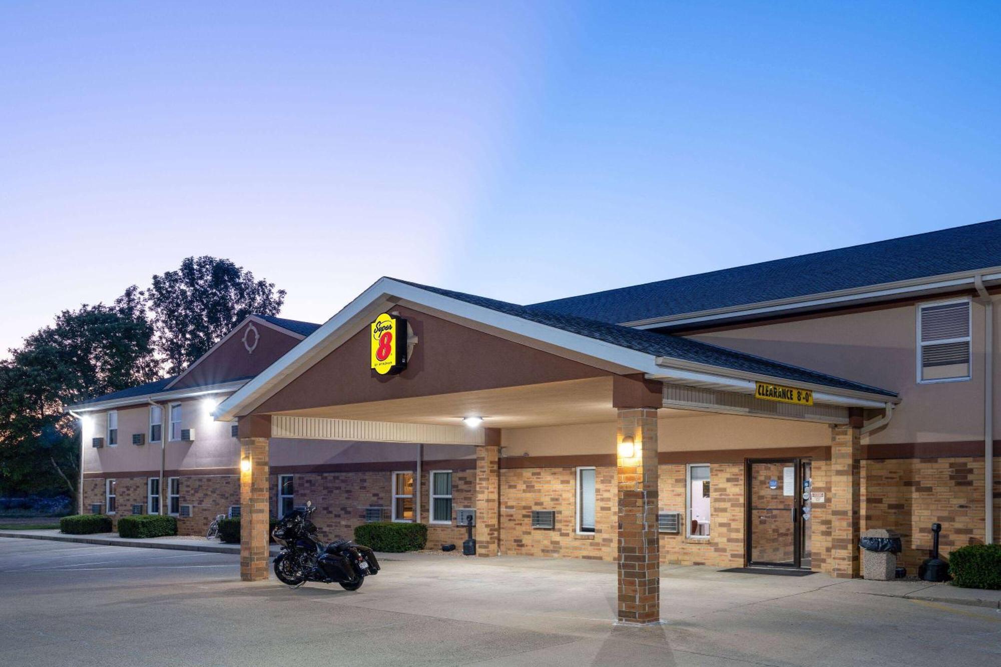 Super 8 By Wyndham Mattoon Hotel Buitenkant foto